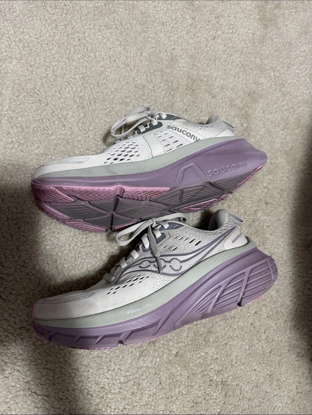 Saucony women running